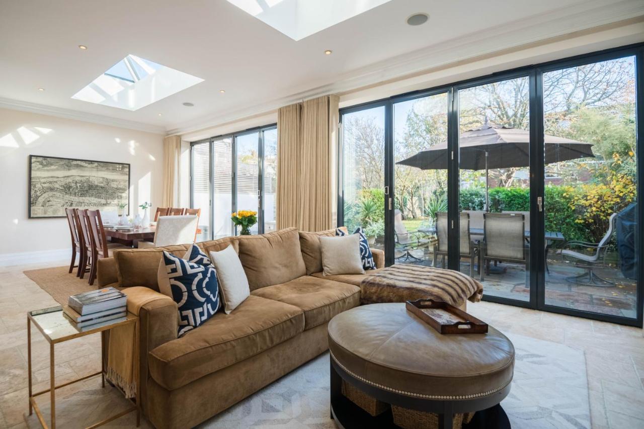 Breathtaking Putney Home With Gorgeous Garden ริชมอนด์ ภายนอก รูปภาพ