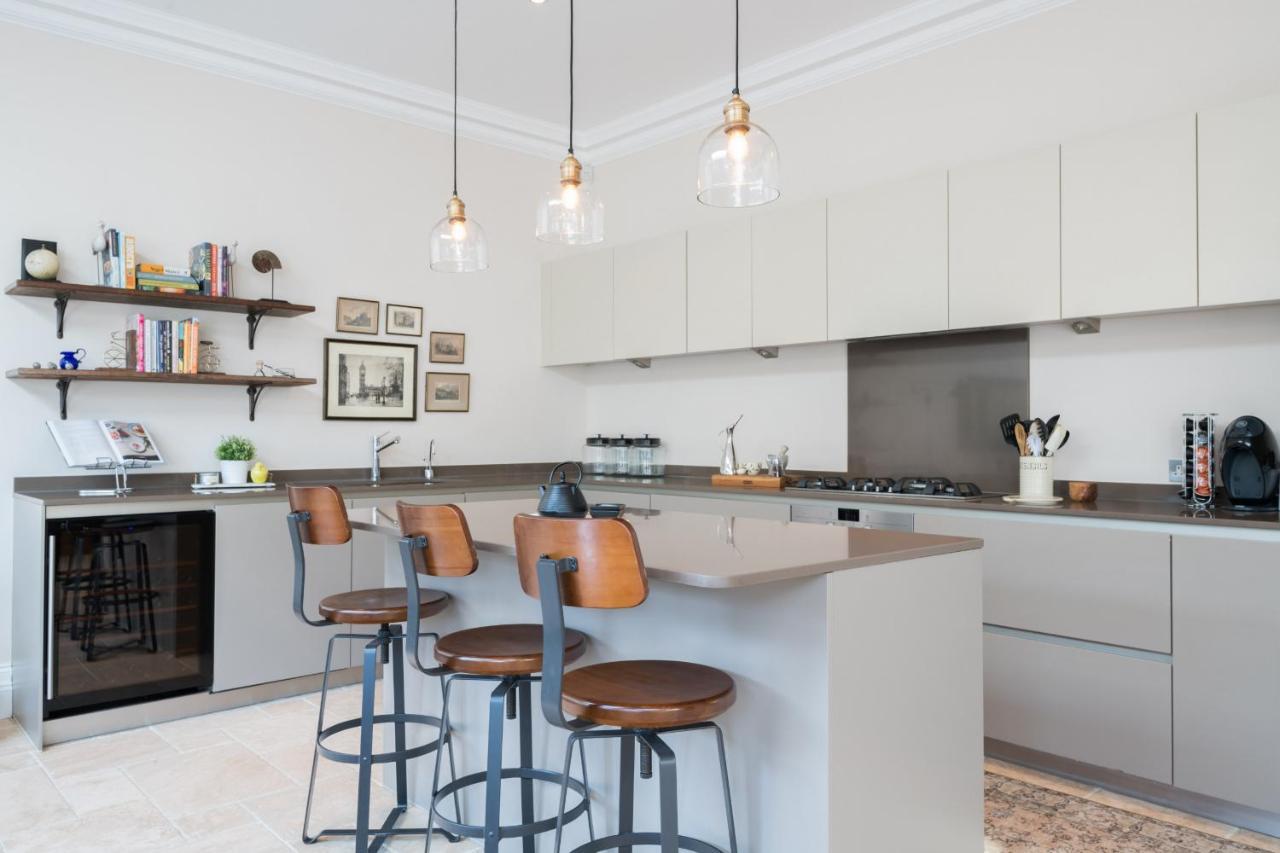 Breathtaking Putney Home With Gorgeous Garden ริชมอนด์ ภายนอก รูปภาพ