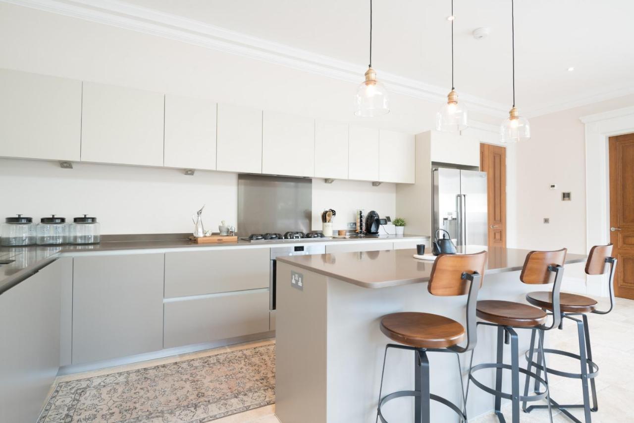 Breathtaking Putney Home With Gorgeous Garden ริชมอนด์ ภายนอก รูปภาพ