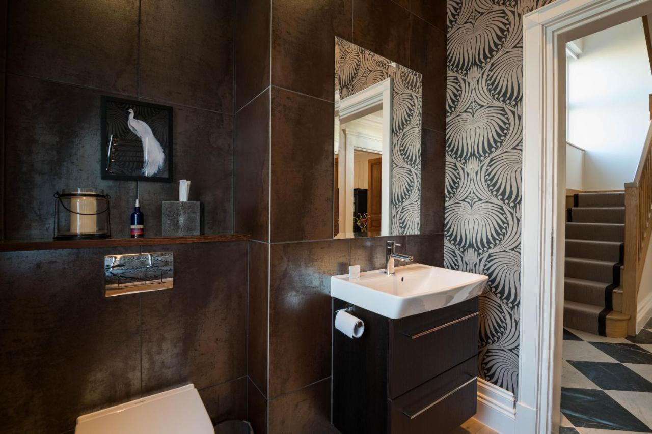 Breathtaking Putney Home With Gorgeous Garden ริชมอนด์ ภายนอก รูปภาพ