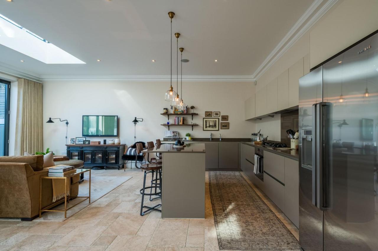 Breathtaking Putney Home With Gorgeous Garden ริชมอนด์ ภายนอก รูปภาพ
