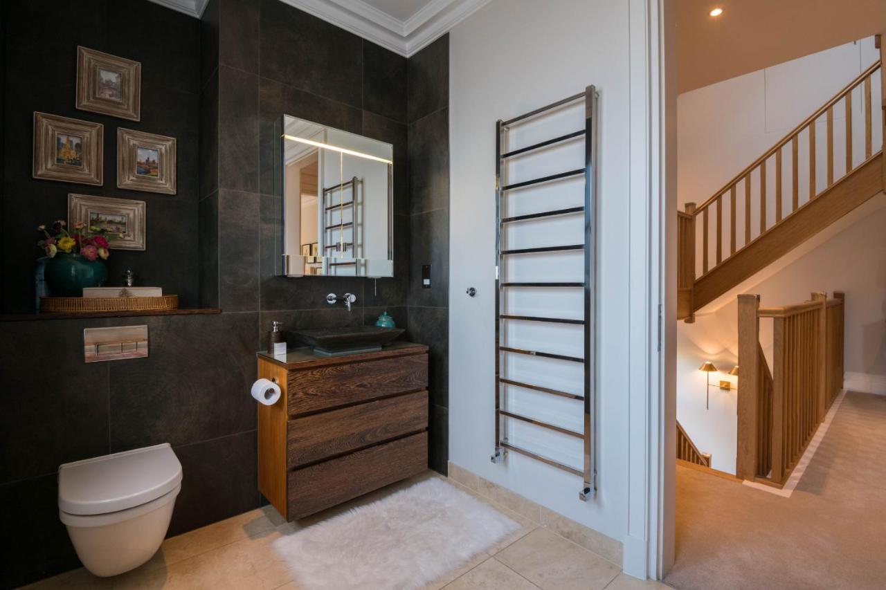 Breathtaking Putney Home With Gorgeous Garden ริชมอนด์ ภายนอก รูปภาพ