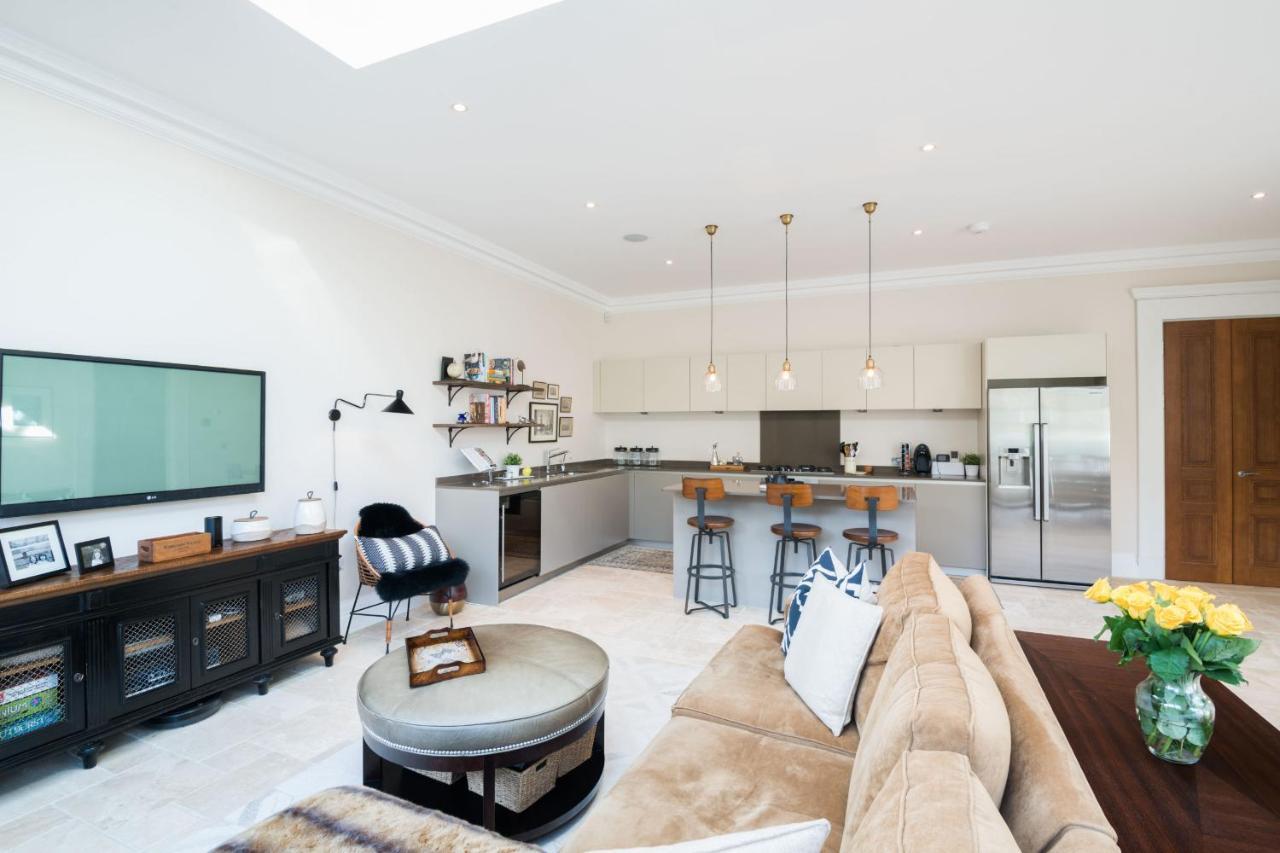 Breathtaking Putney Home With Gorgeous Garden ริชมอนด์ ภายนอก รูปภาพ
