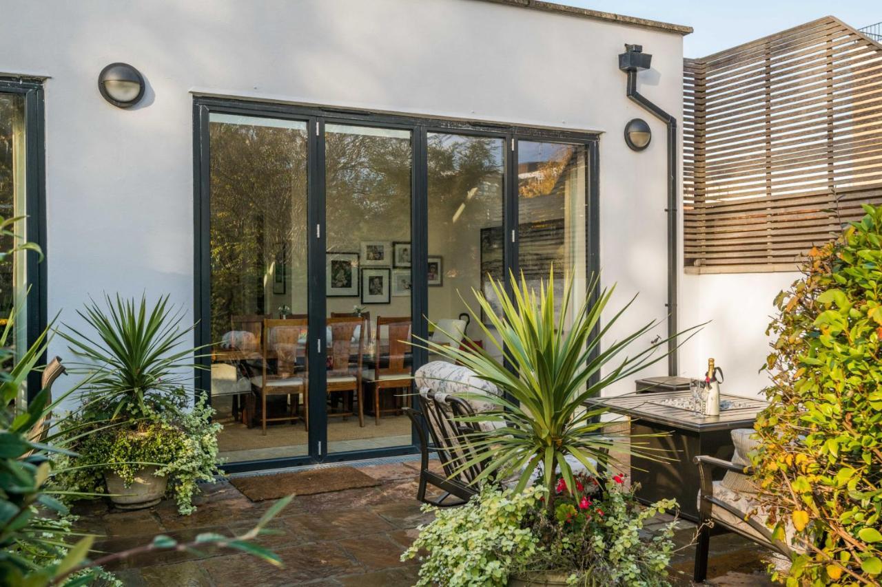 Breathtaking Putney Home With Gorgeous Garden ริชมอนด์ ภายนอก รูปภาพ