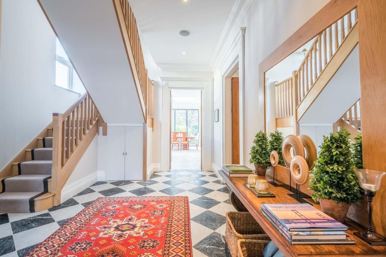 Breathtaking Putney Home With Gorgeous Garden ริชมอนด์ ภายนอก รูปภาพ
