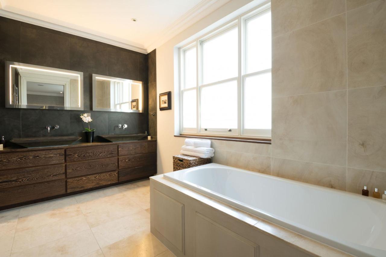Breathtaking Putney Home With Gorgeous Garden ริชมอนด์ ภายนอก รูปภาพ
