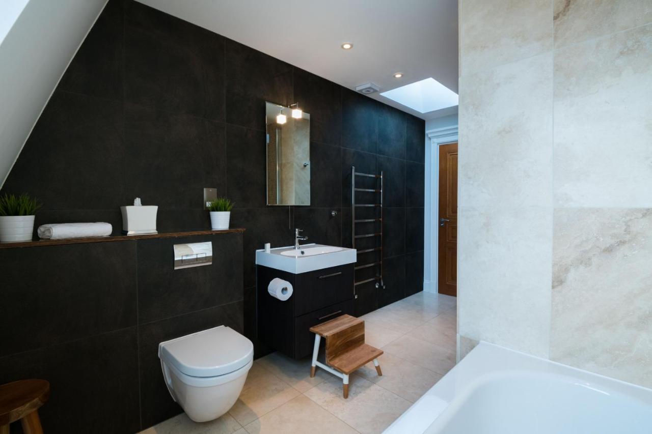 Breathtaking Putney Home With Gorgeous Garden ริชมอนด์ ภายนอก รูปภาพ